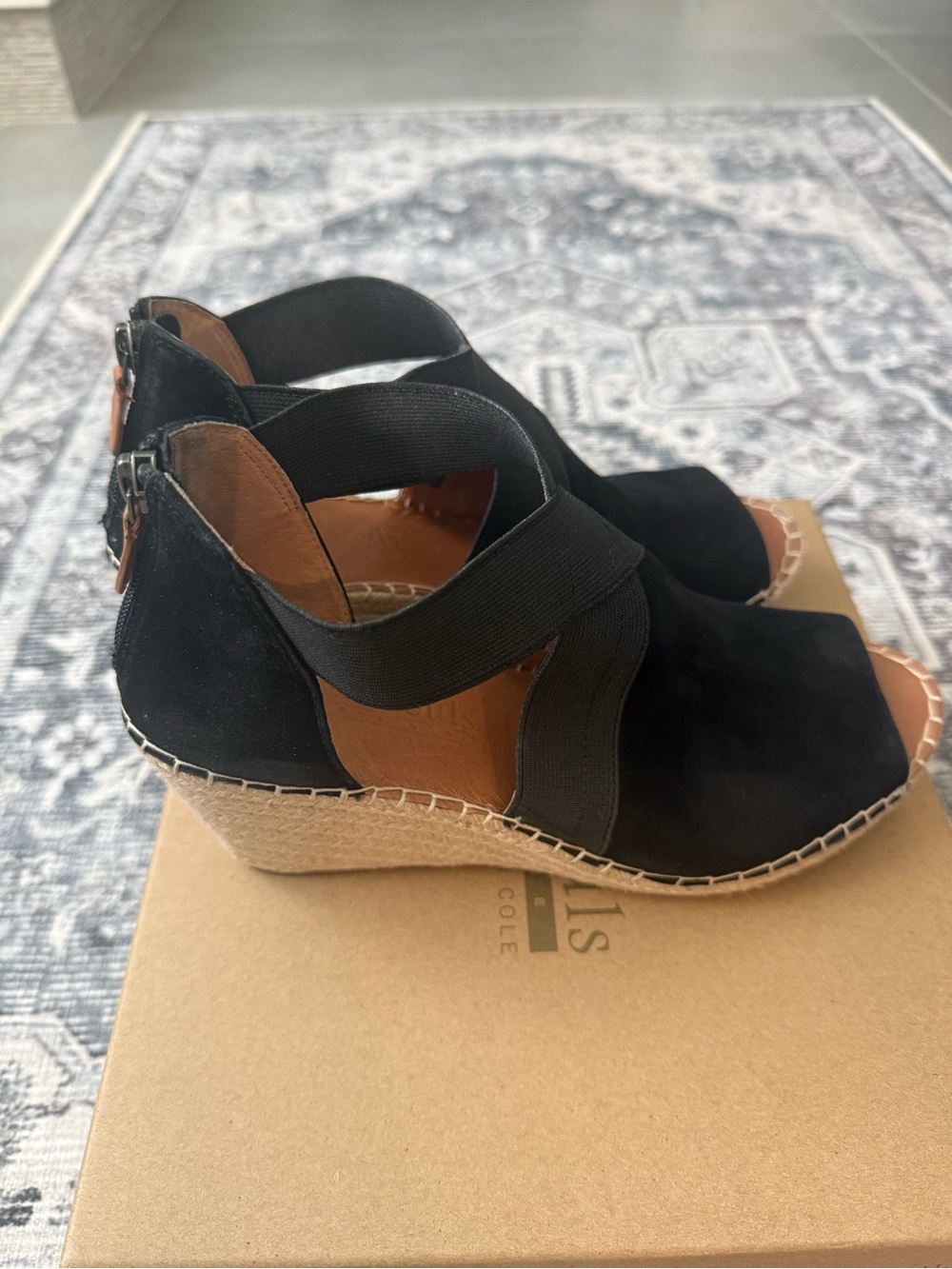 • Gentle Souls/Kenneth Cole • Colleen Cross Elastic Strap Wedge • Black • 9M - Picture 6 of 16